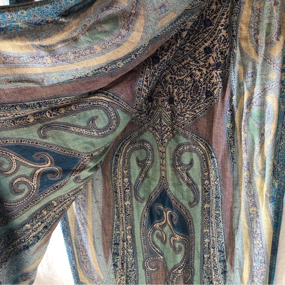 Unbranded beautiful rayon scarf with fringe multi colored paisley size 21” x 78” - Picture 4 of 7